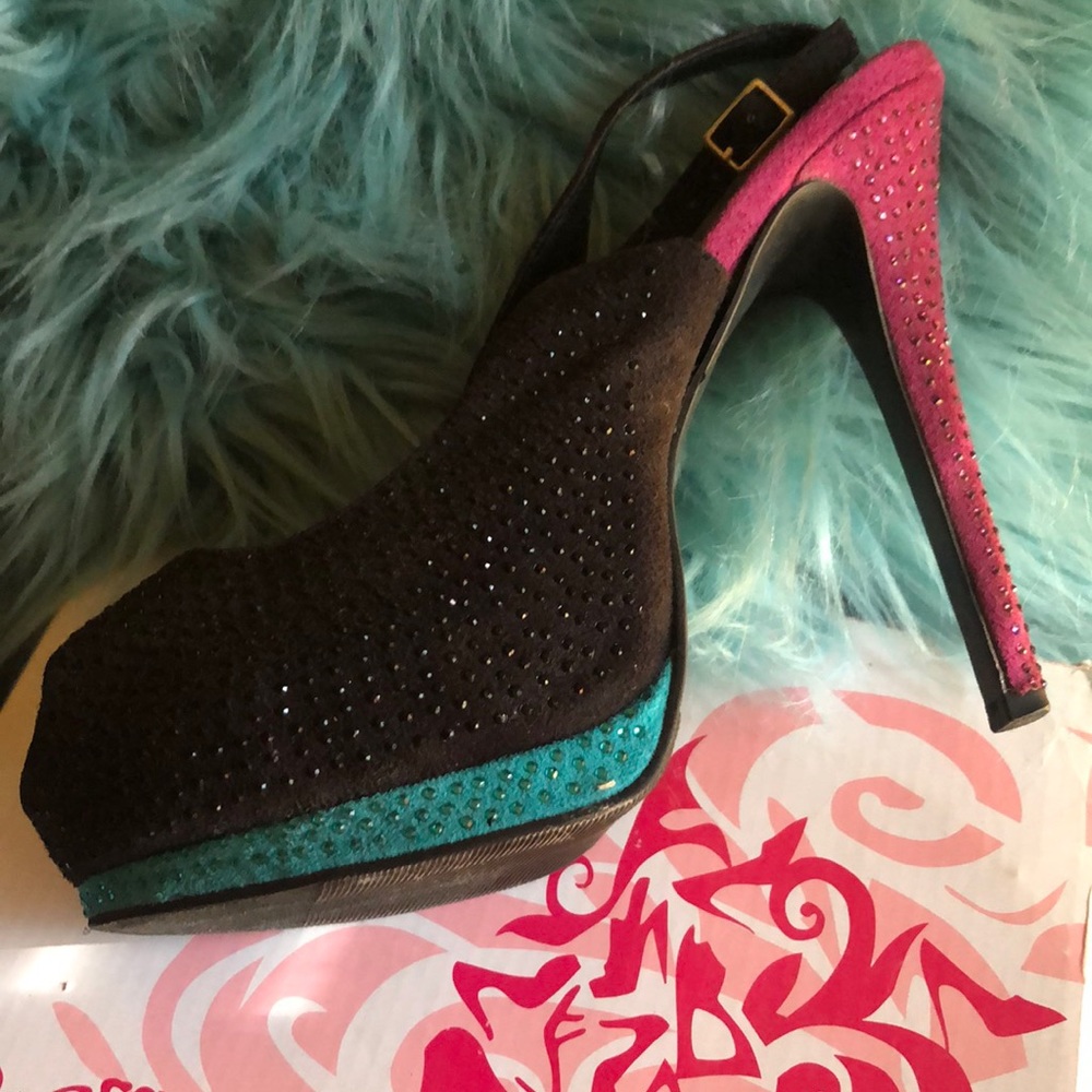 Heels - Picture 2 of 4